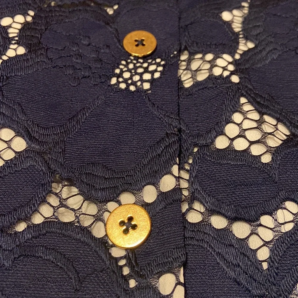 LILLY PULITZER Size XS Beautiful Blue & White Size XS Top - Picture 10 of 11